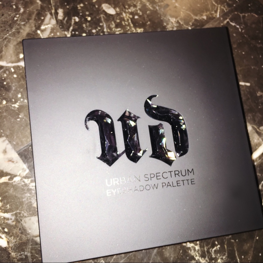 Urban Decay Urban Spectrum Eyeshadow Palette
